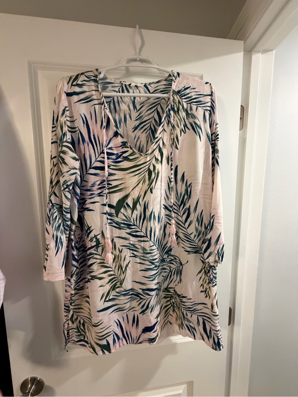 Women’s Olivaceous swimsuit cover up size L. EUC